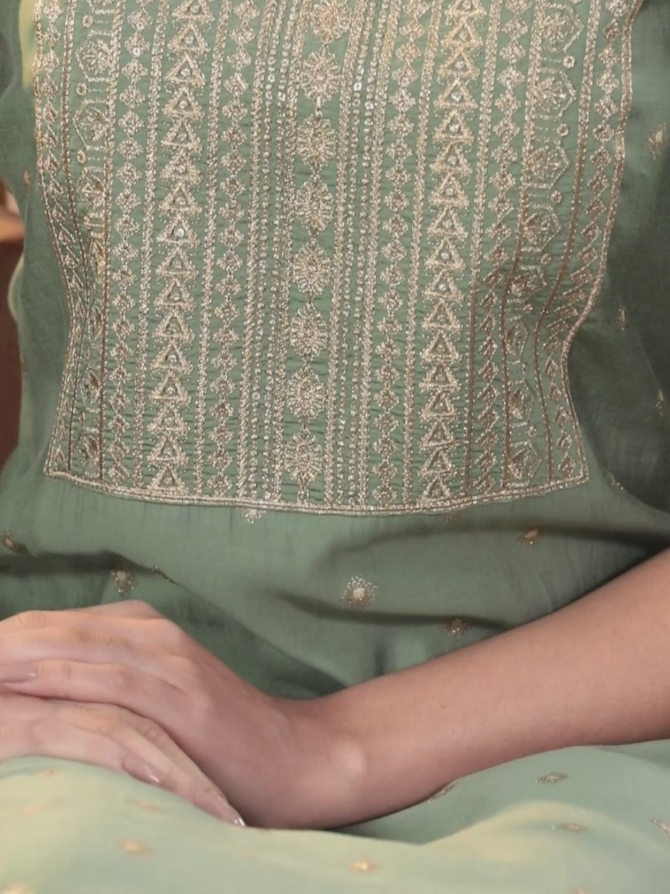  Green Printed Silk Blend Straight Kurta With Trousers & Dupatta 