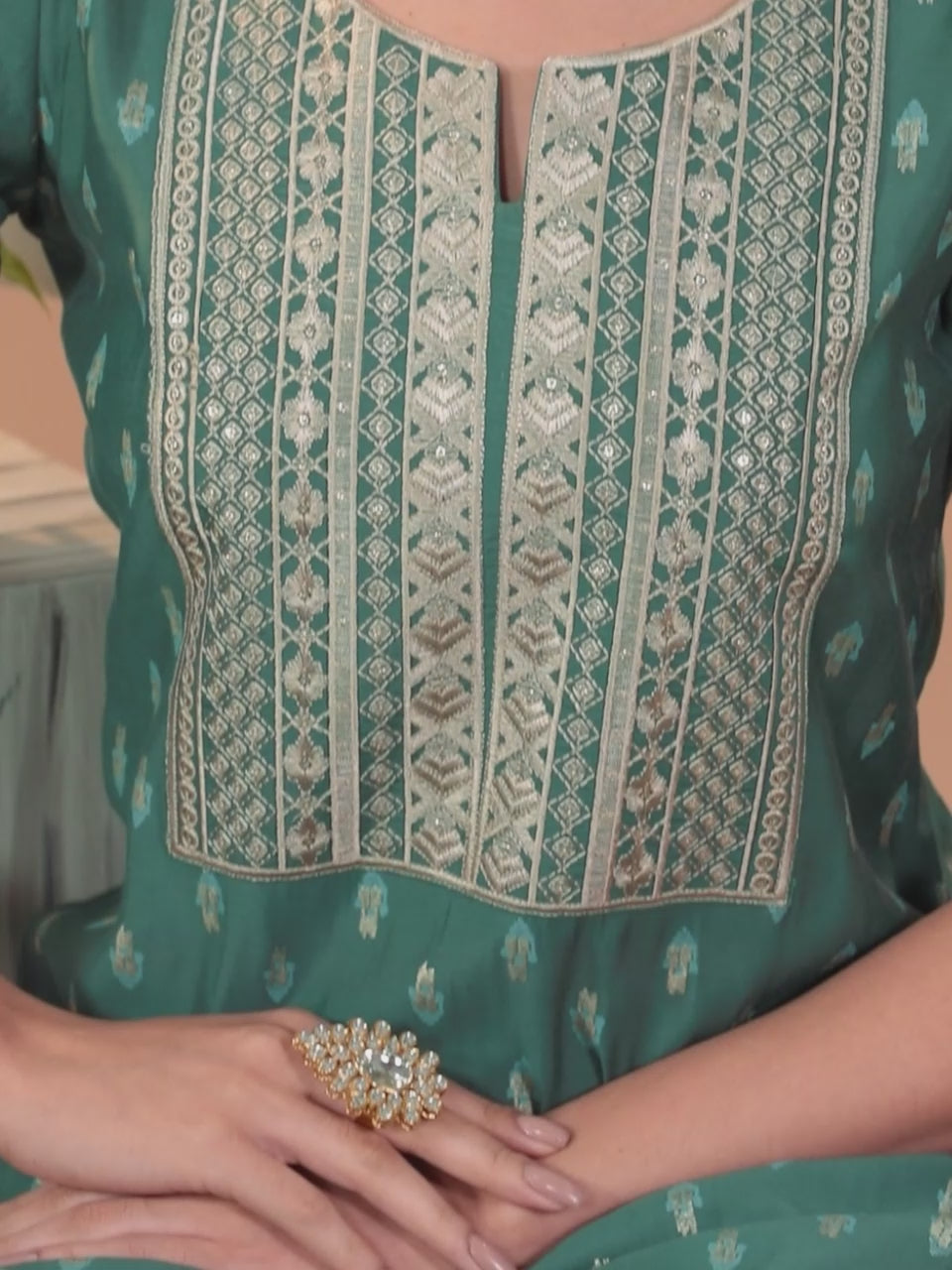  Green Printed Silk Blend Straight Kurta With Trousers & Dupatta 