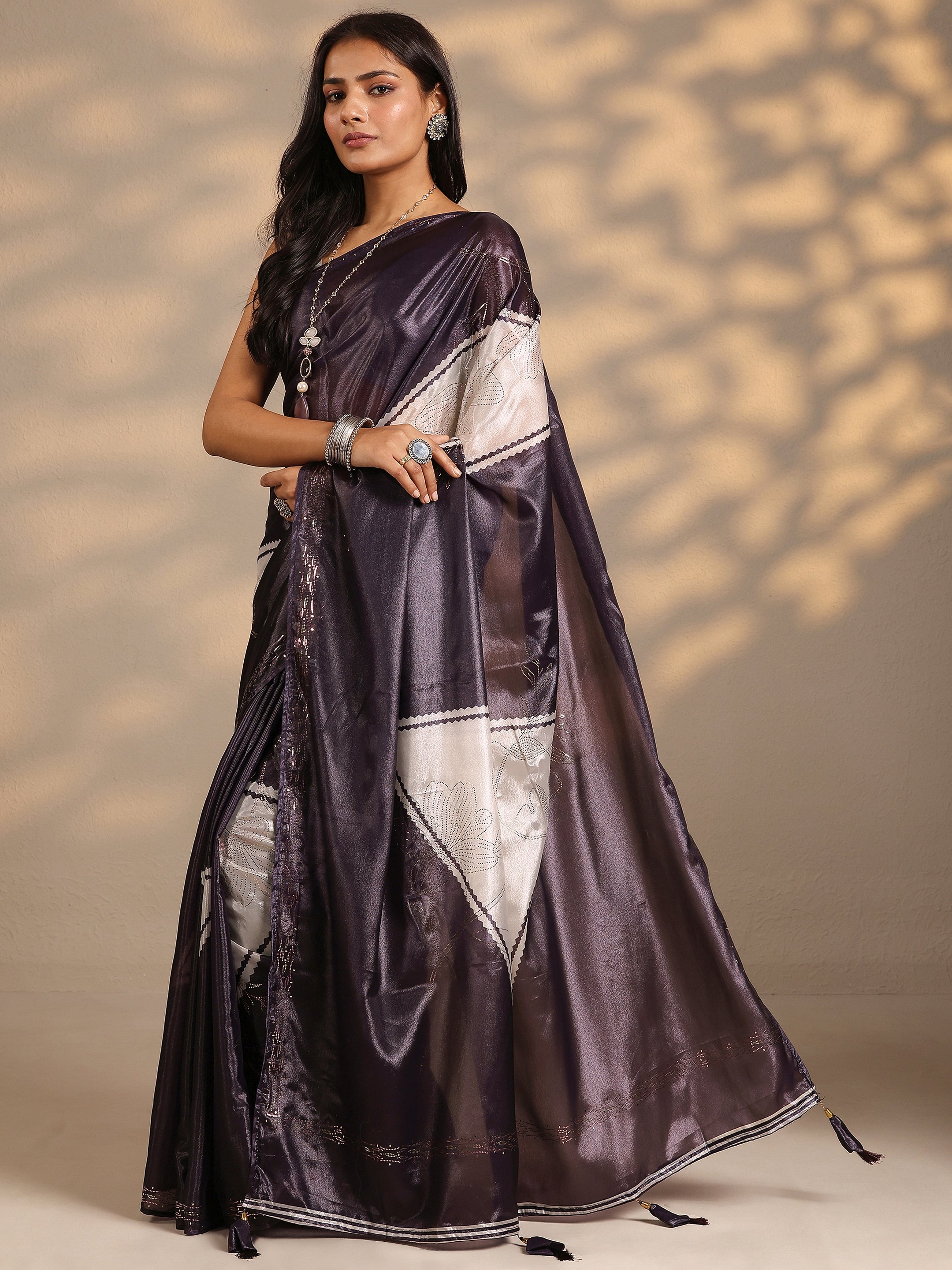 Purple Embellished Silk Blend Saree With Unstitched Blouse Piece-image-14