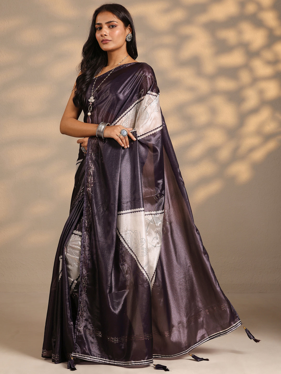 Purple Embellished Silk Blend Saree With Unstitched Blouse Piece
