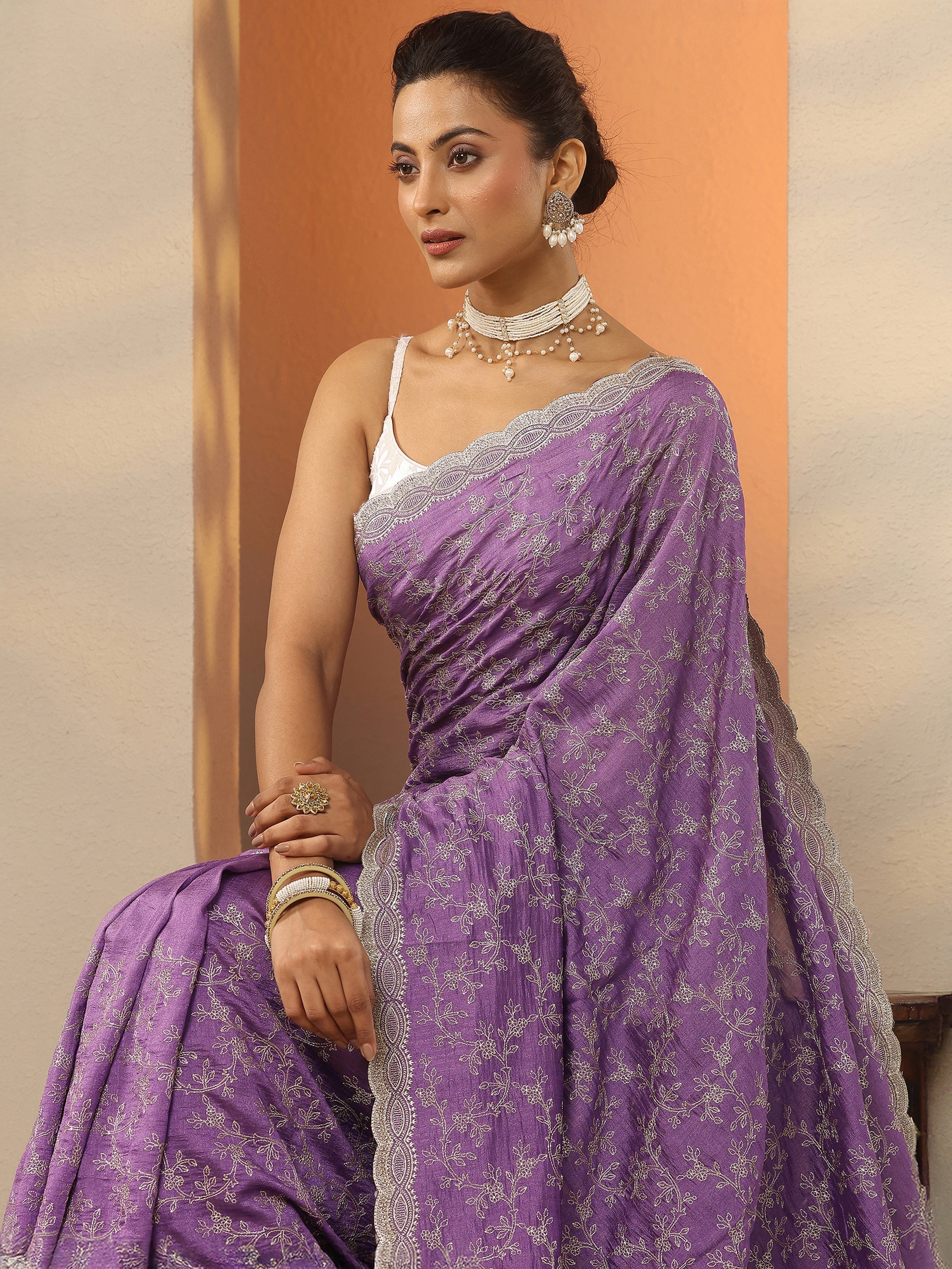 Purple Embroidered Silk Blend Saree With Unstitched Blouse Piece-image-37