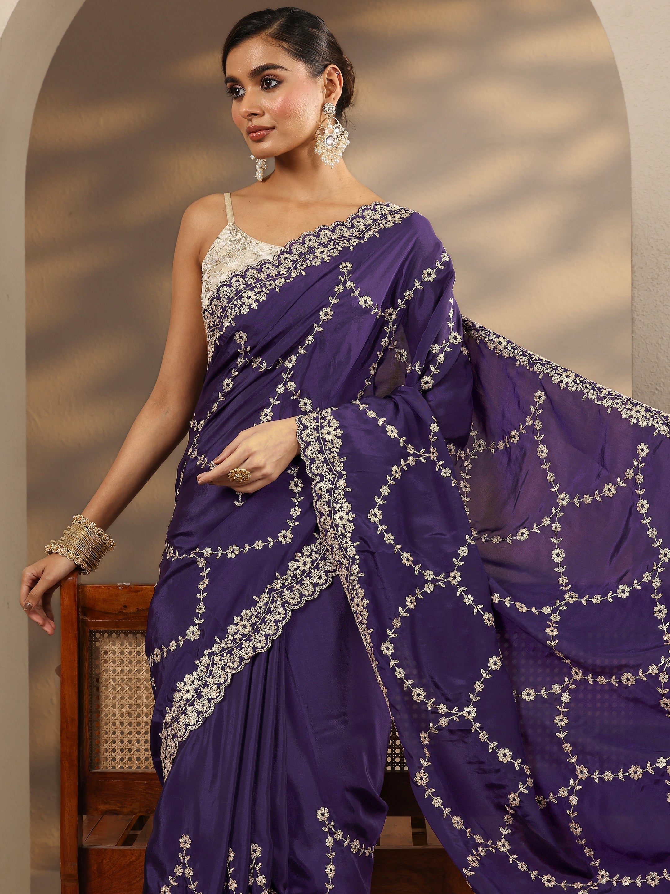 Purple Embroidered Silk Blend Saree With Unstitched Blouse Piece-image-22