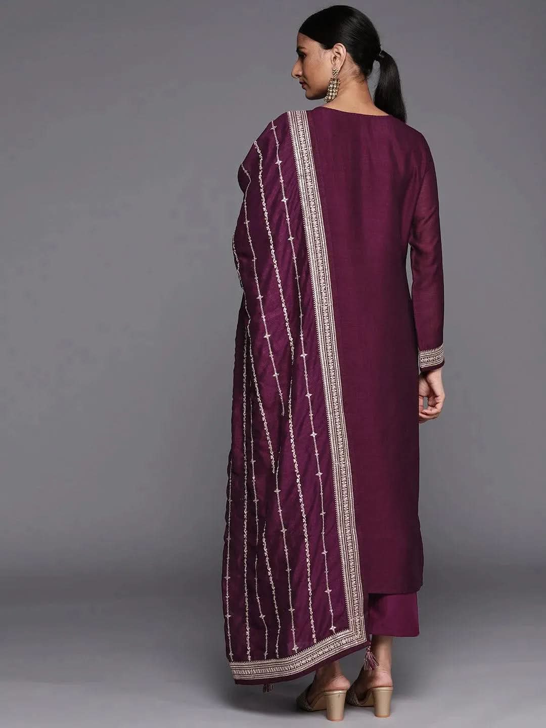 

Purple Embroidered Silk Blend Straight Kurta With Dupatta