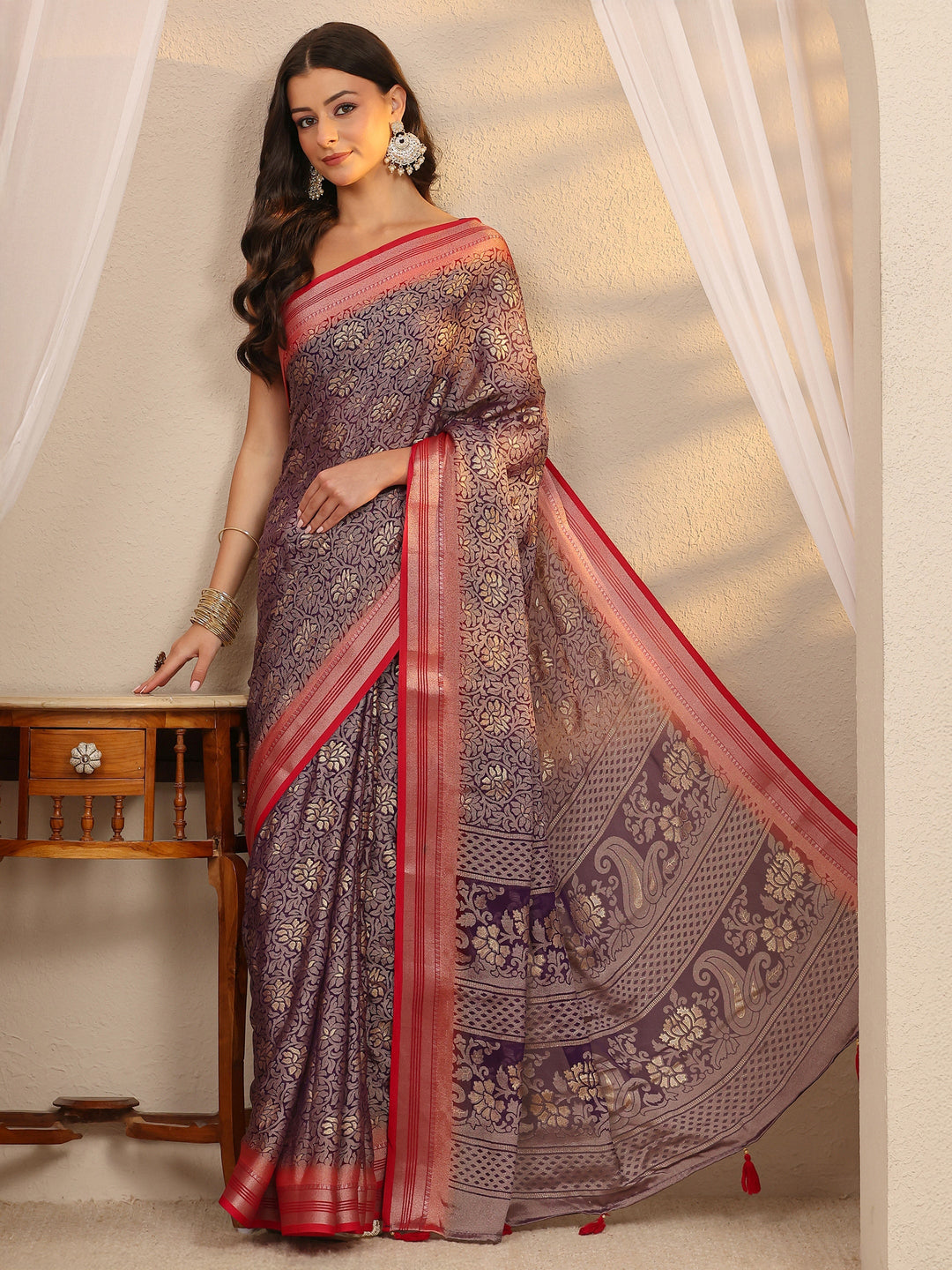 Purple Woven Design Silk Blend Saree 
With Unstitched Blouse Piece