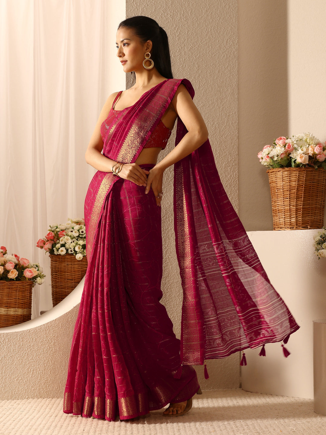 Red Abstract Printed Silk Blend Saree With Unstitched Blouse Piece