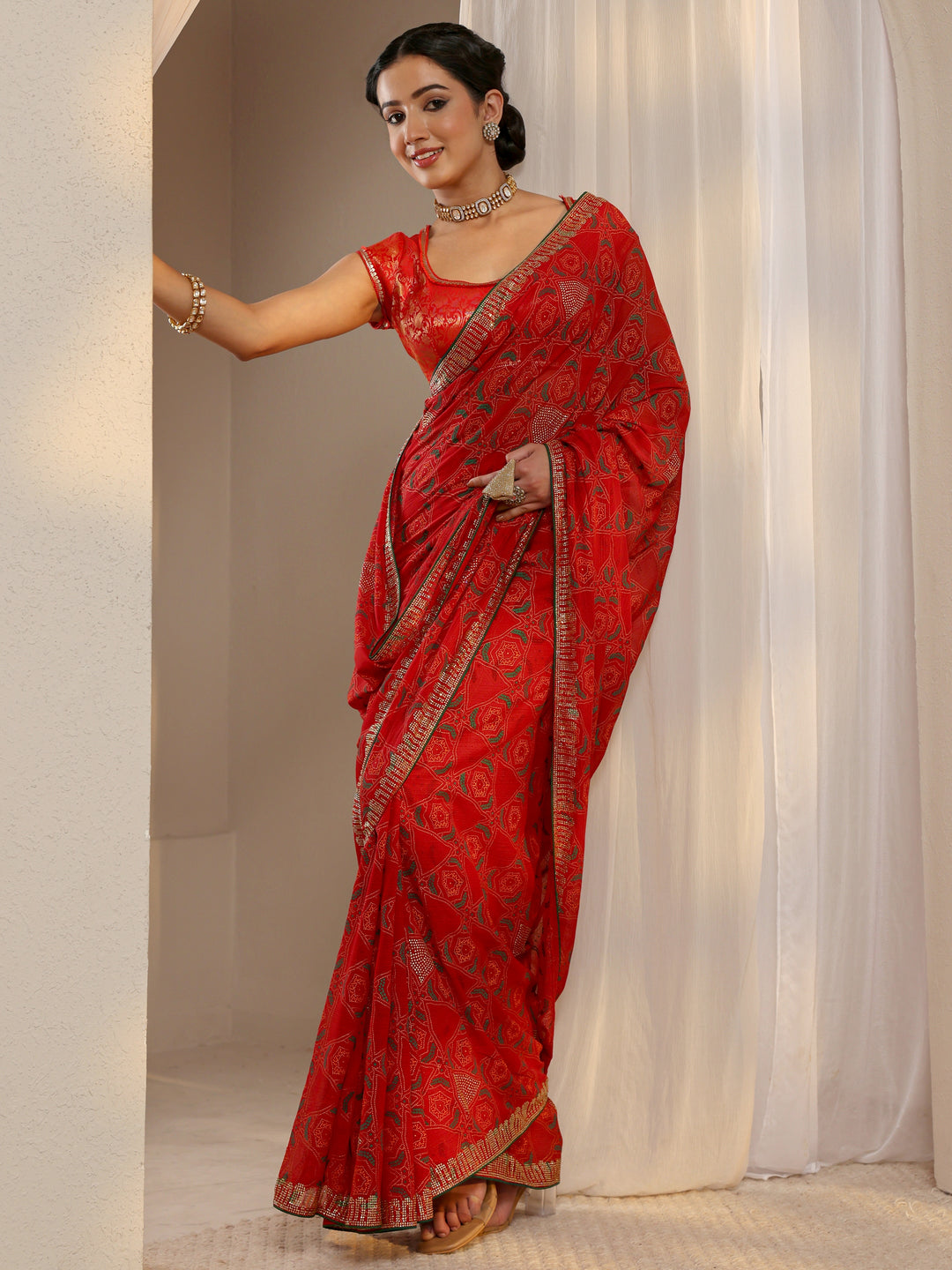 Red Bandhani Printed Silk Blend Saree With Unstitched Blouse Piece
