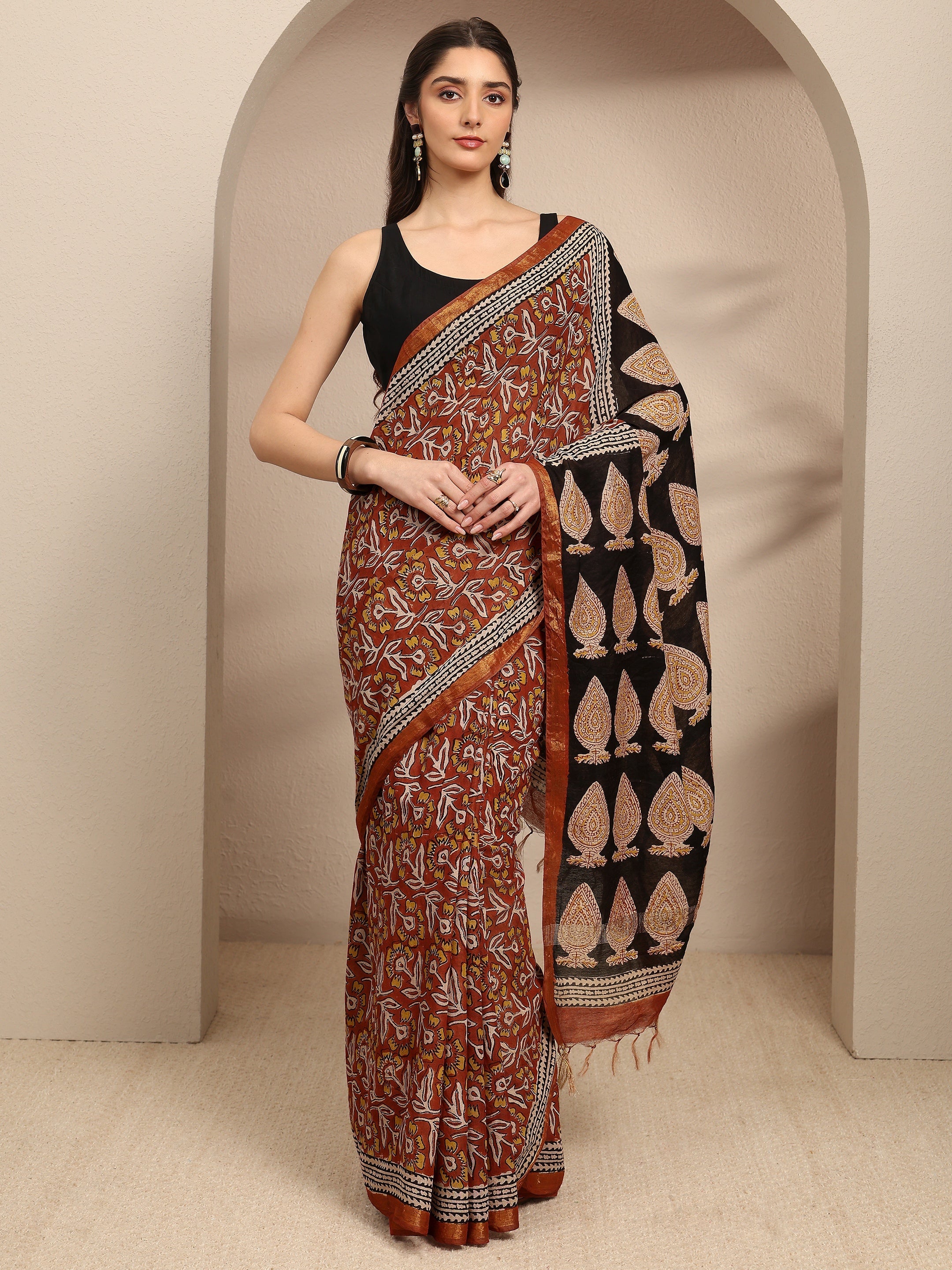 Red Ethnic Motifs Printed Cotton Blend Saree With Unstitched Blouse Piece-image-27