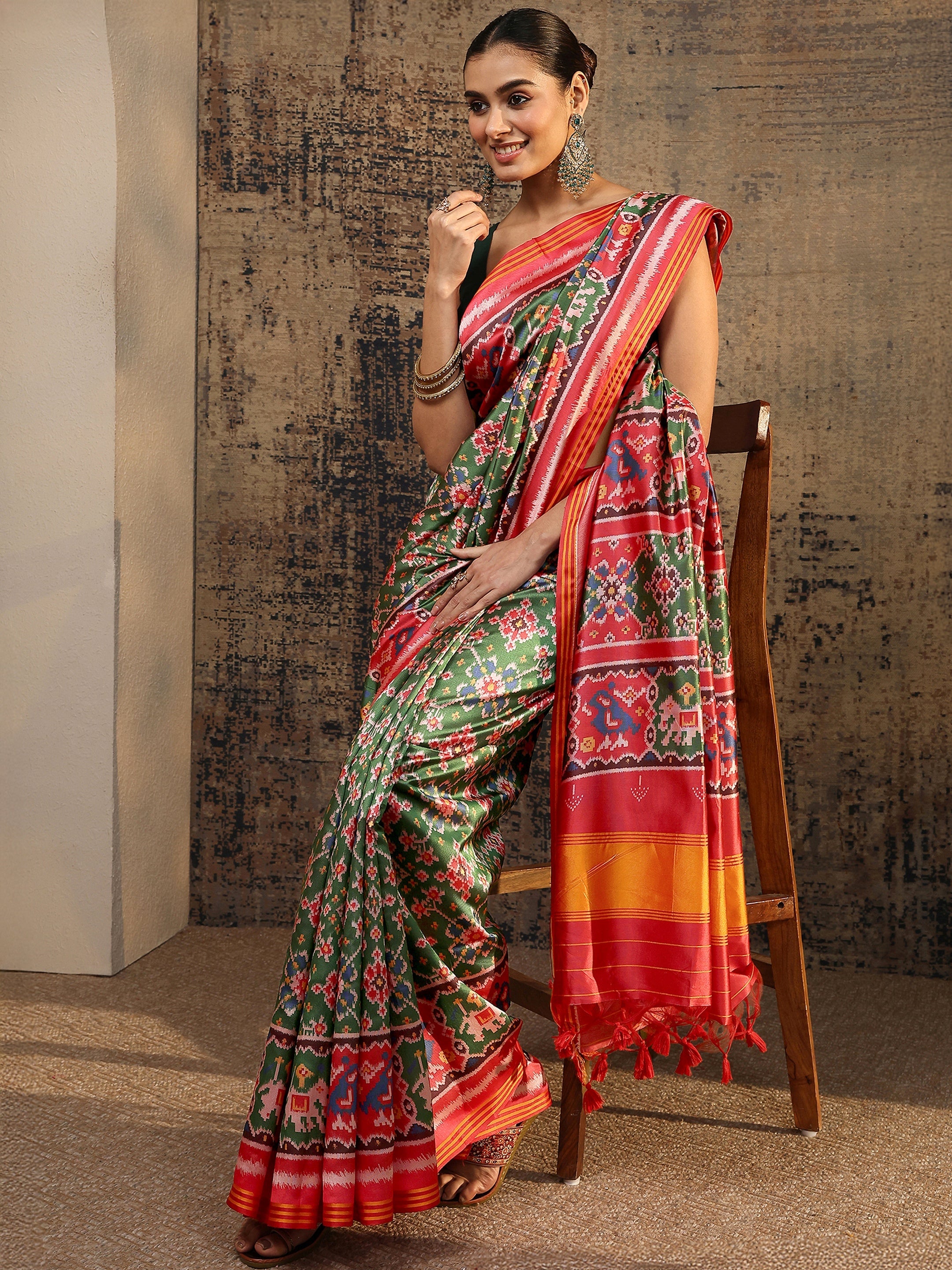libas Red Ikat Printed Silk Saree With Unstitched Blouse Piece-picture-28