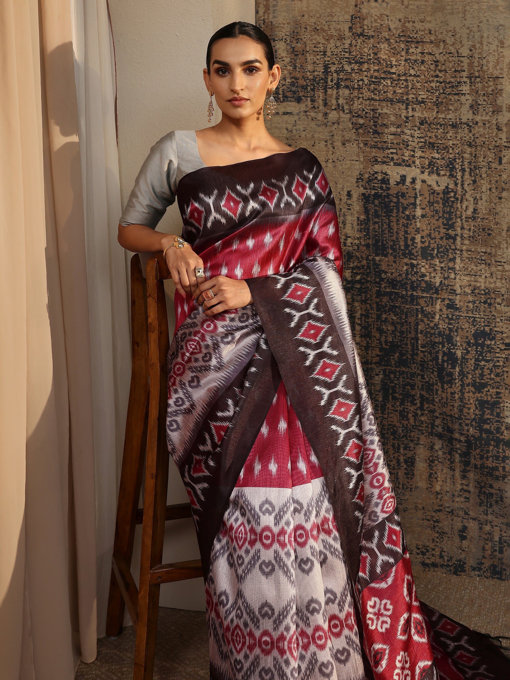 Red Printed Silk Saree With Unstitched Blouse Piece-image-3