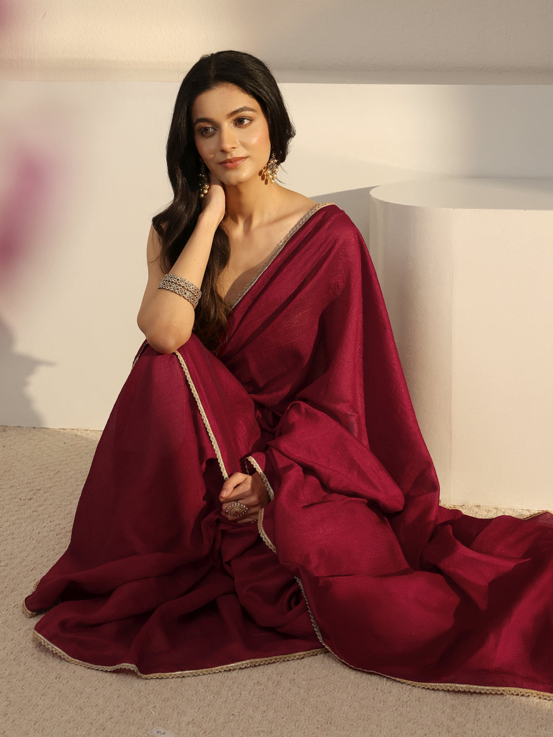 Red Solid Silk Blend Saree With Unstiched Blouse Piece