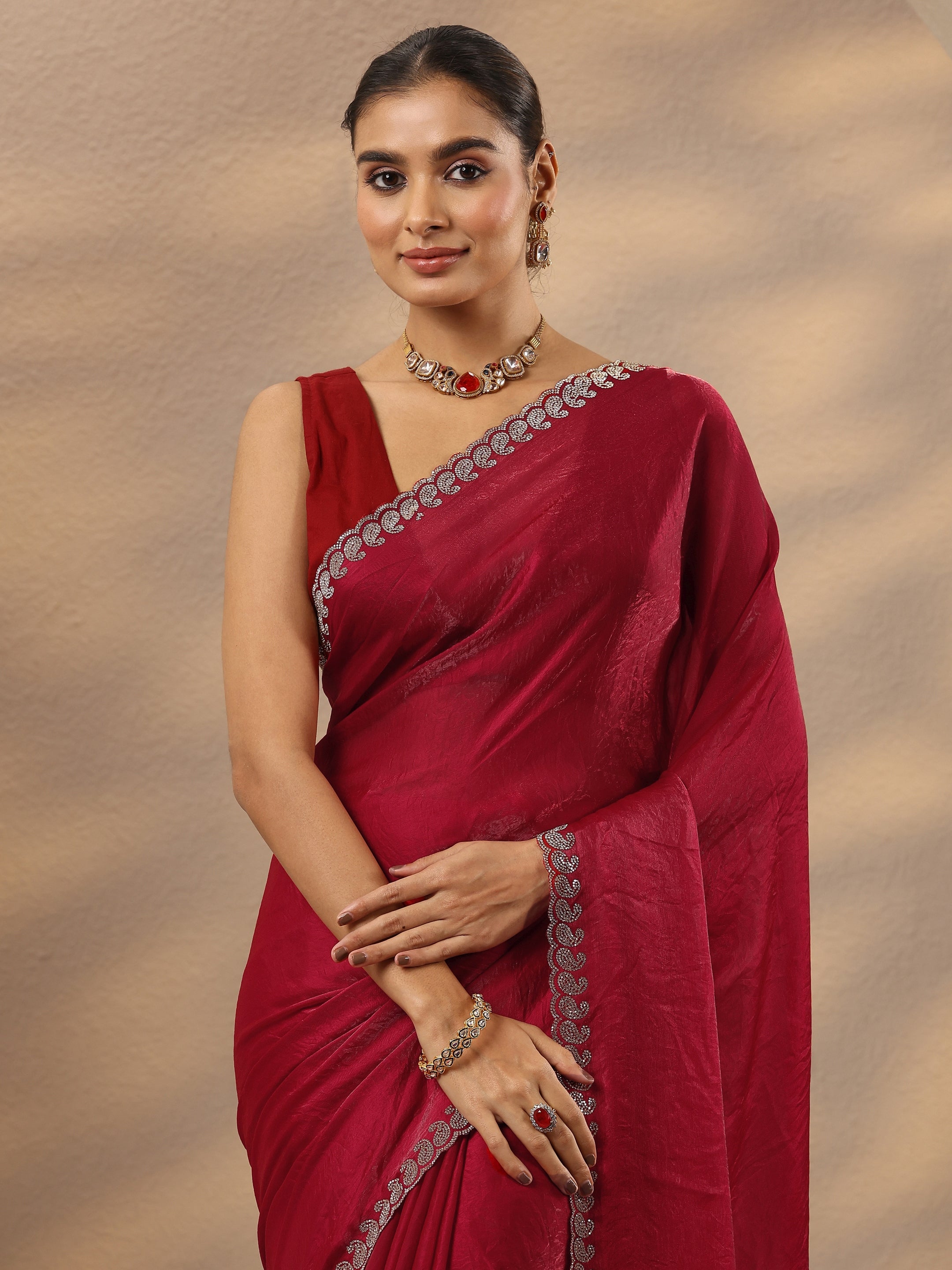 Red Solid Silk Blend Saree With Unstitched Blouse Piece-image-38