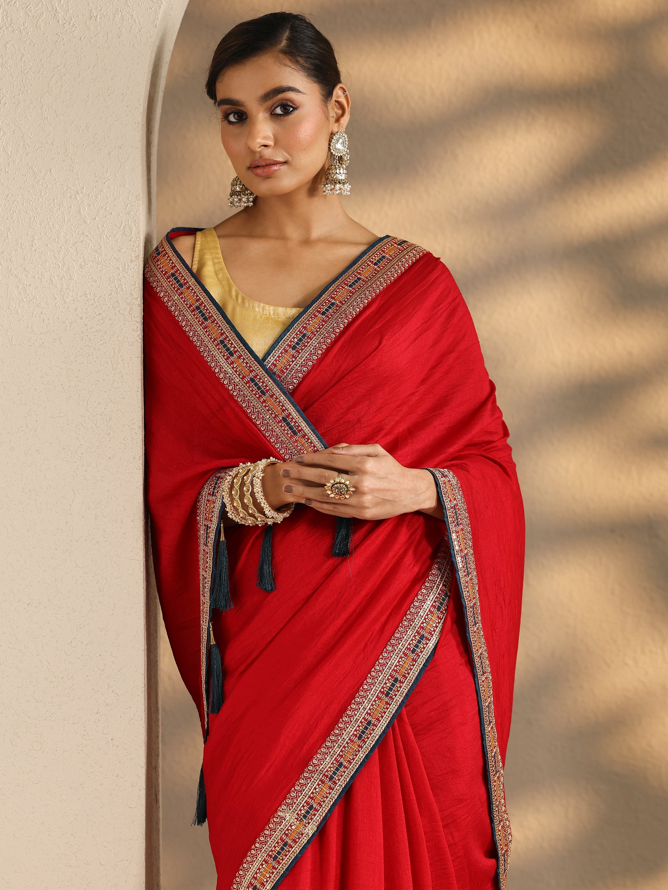 Red Solid Silk Blend Saree With Unstitched Blouse Piece-image-39
