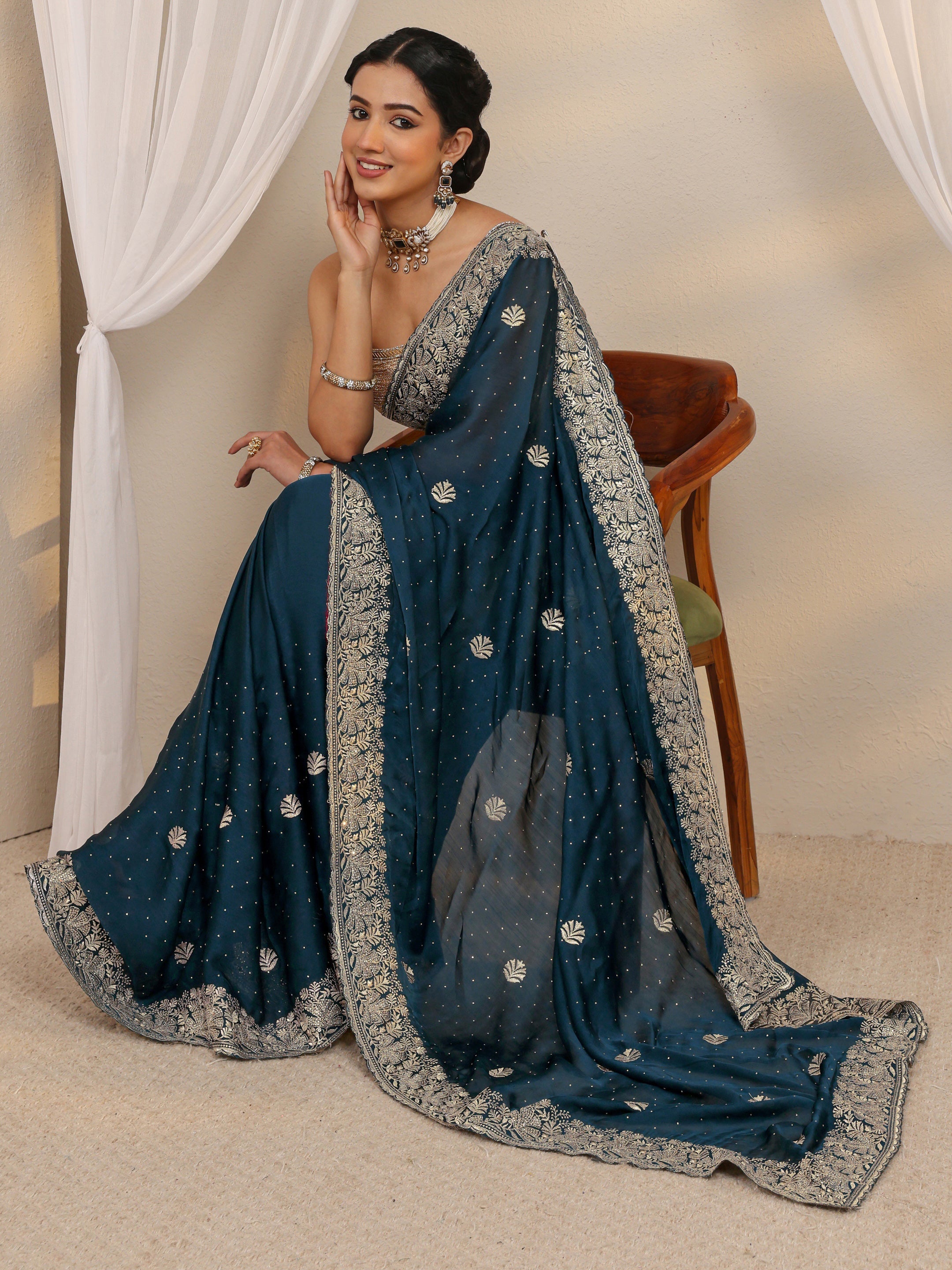 Teal Floral Embellished Silk Blend Saree With Unstitched Blouse Piece-image-37
