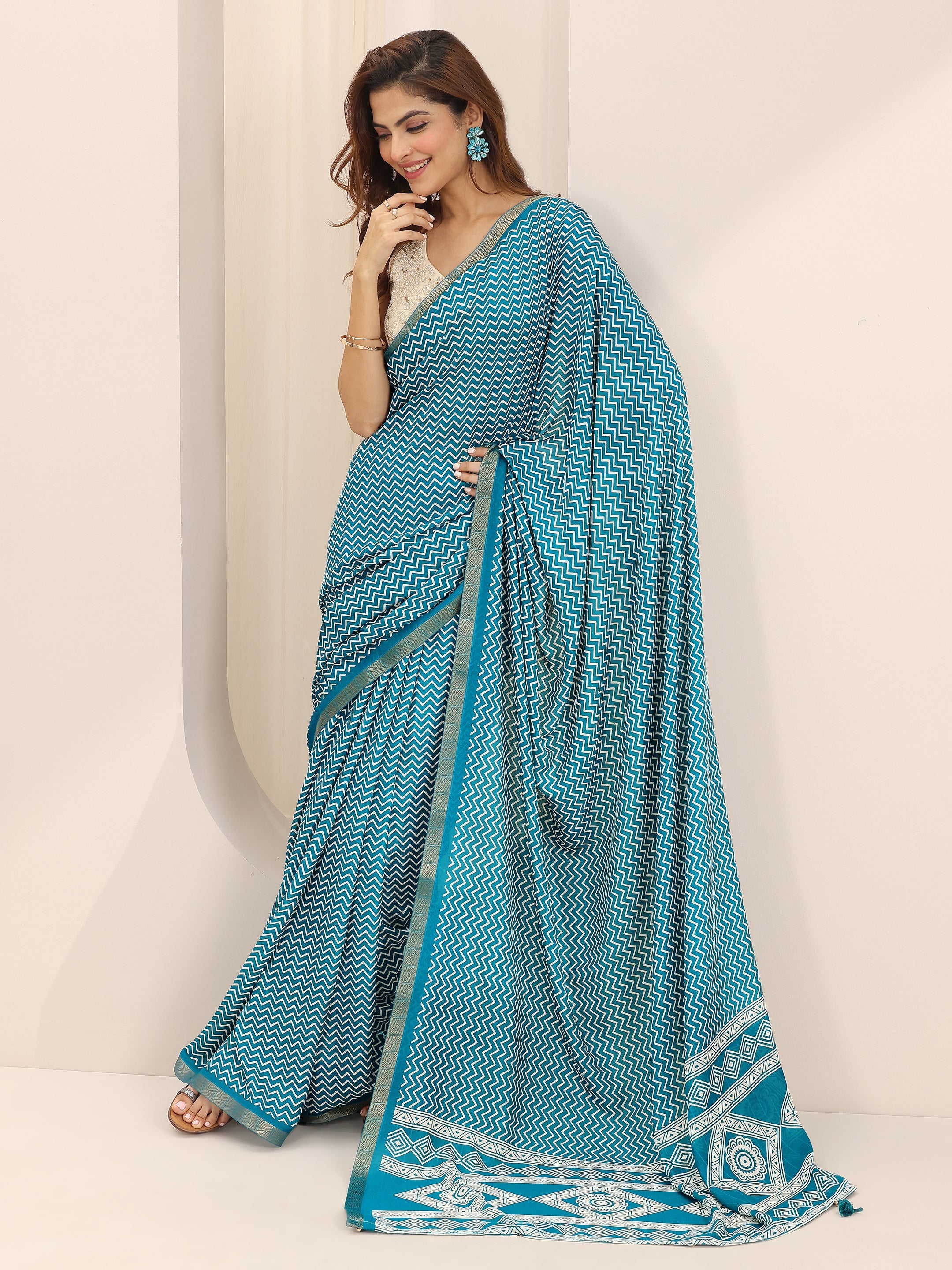 Teal Printed Georgette Saree With Unstitched Blouse Piece-image-7