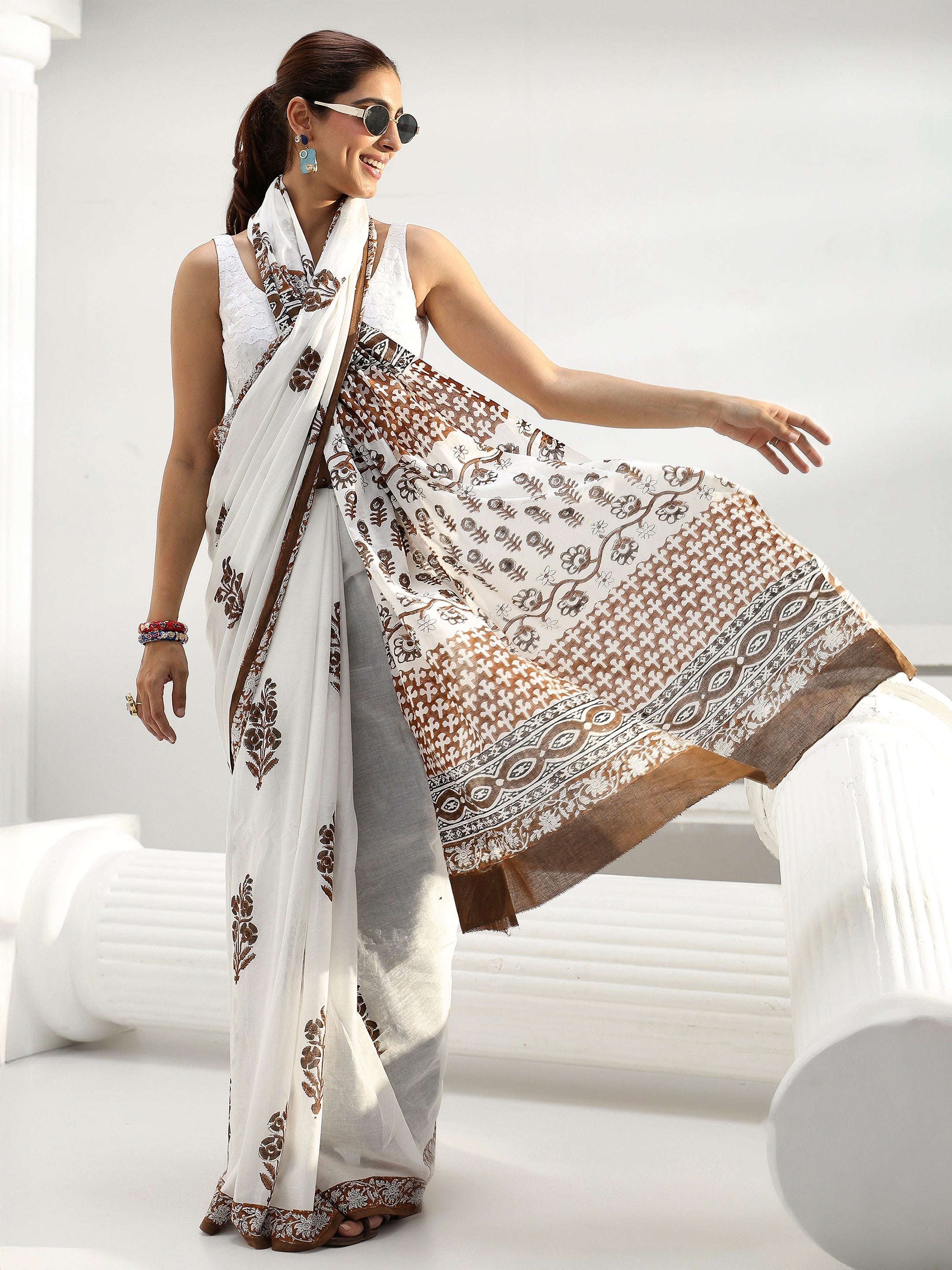 libas White Floral Sanganeri Print Cotton Saree-picture-32