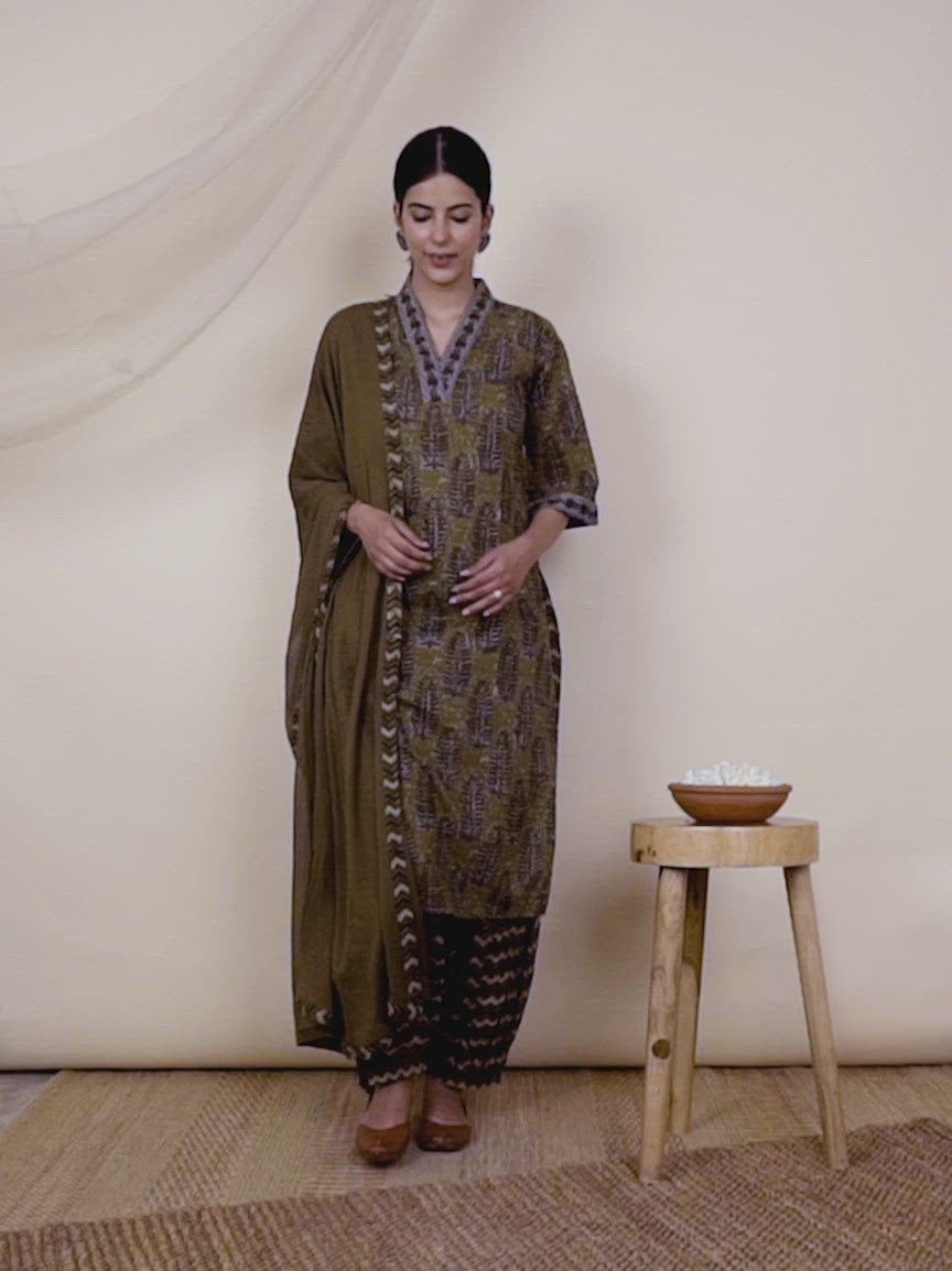 Green Printed Cotton Straight Kurta With Salwar & Dupatta