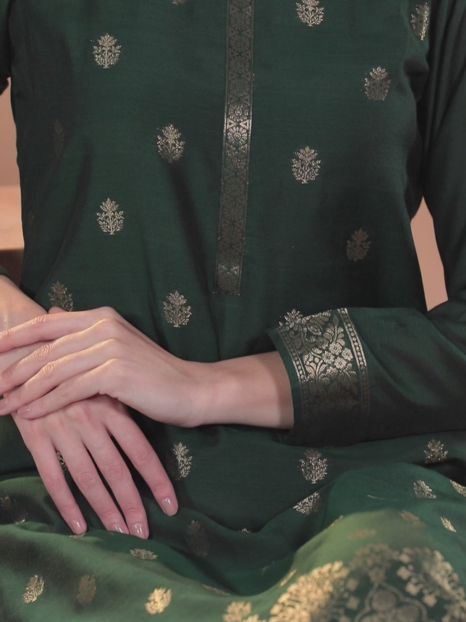 Green Self Design Silk Blend Straight Kurta With Dupatta