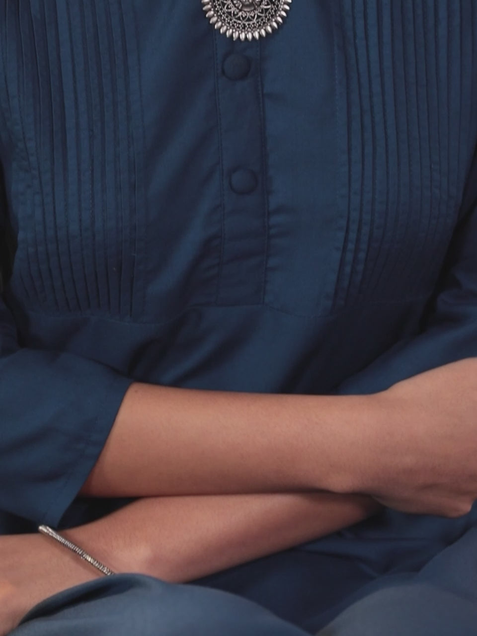  Blue Solid Rayon Straight Kurta 