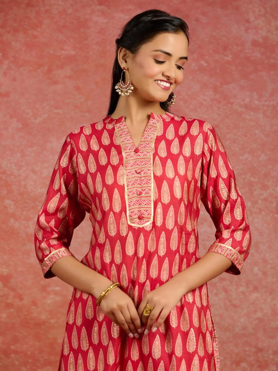 MIMOSA Women's Red Printed Straight Kurta: Round Neck Three-Quarter Sleeve Cotton Kurta With Slit Detail